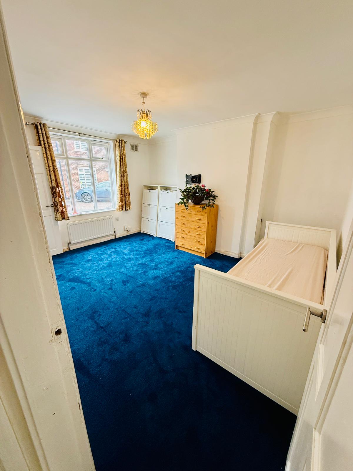 3-Bed Family House Wollaton